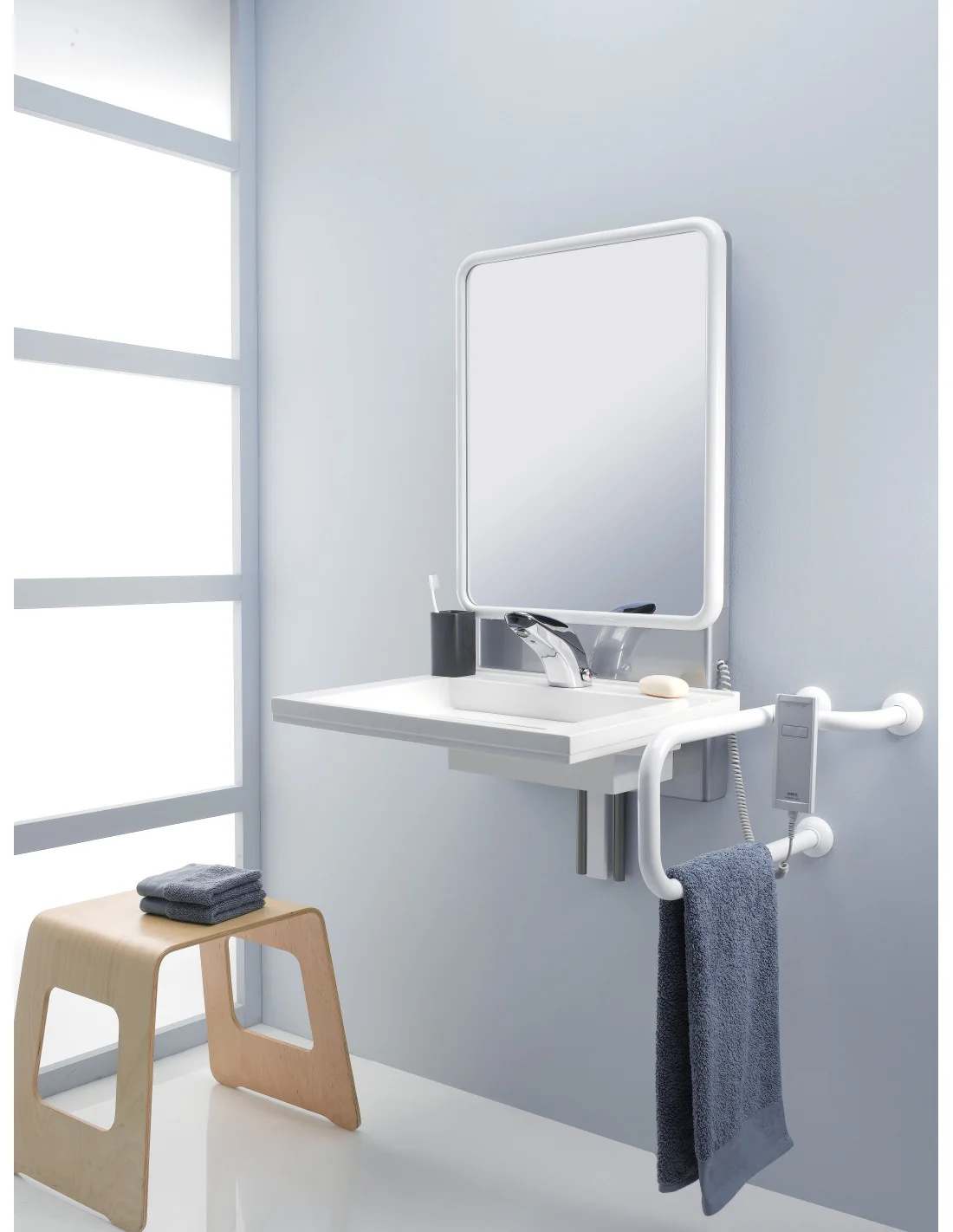 Electric adjustable washbasin support