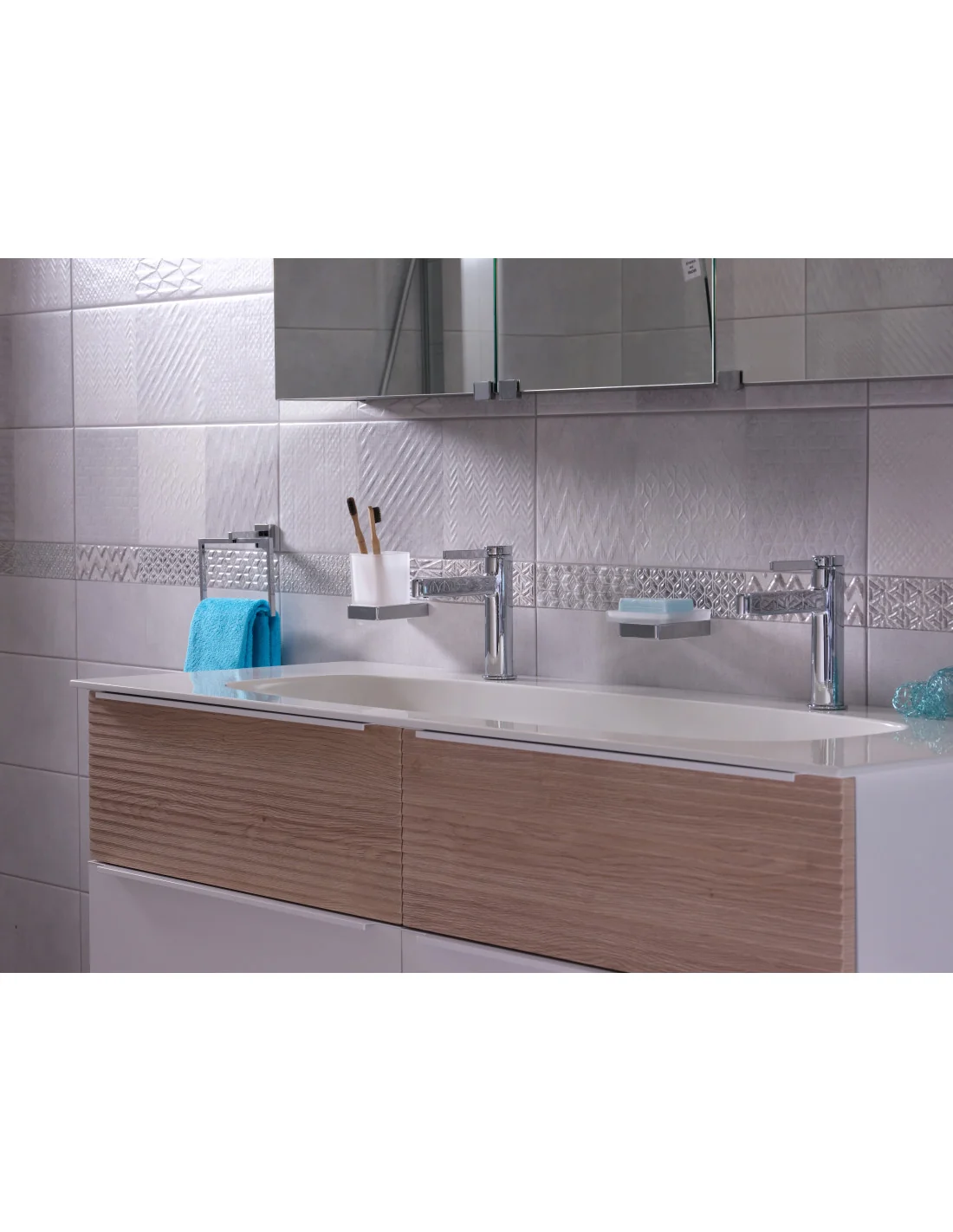 CUBIC ring towel bar