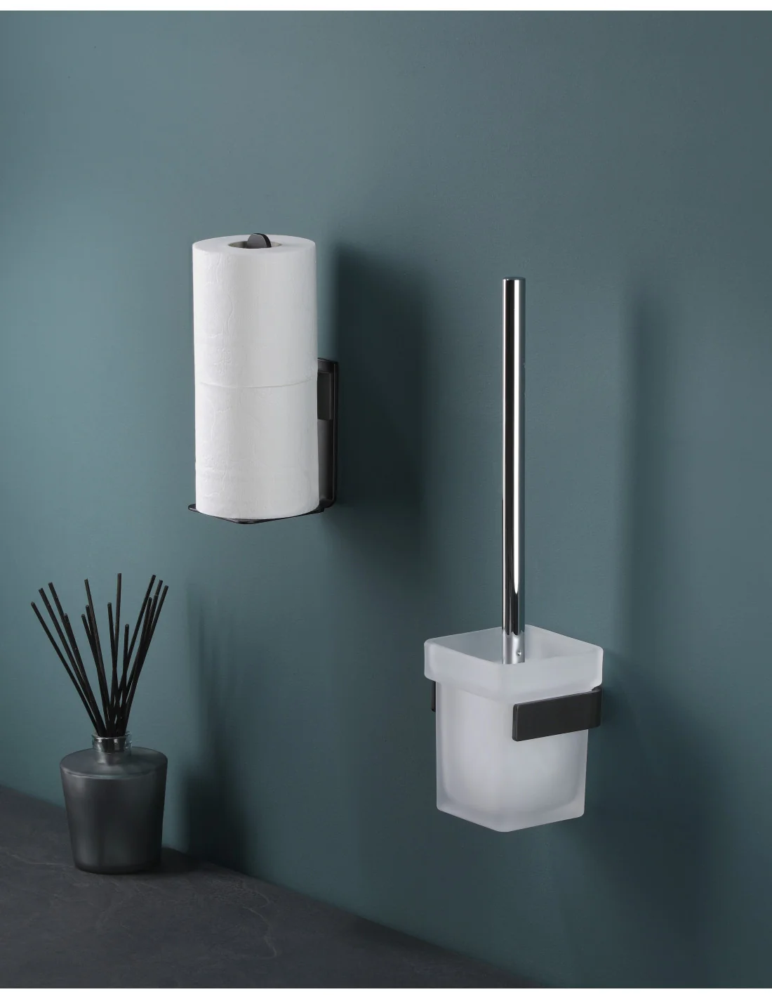 ALUR wall-mounted brush holder